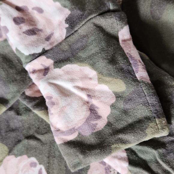 Stella & Dot Crush It Pullover in Green snd Pink Camo - Picture 5 of 6